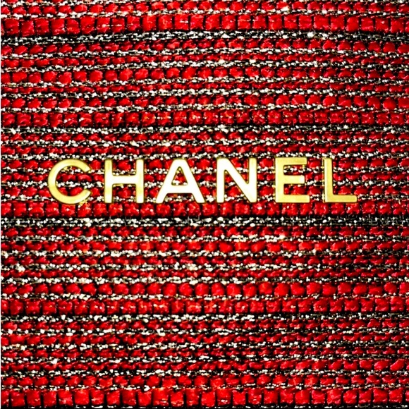 NEW CHANEL Crossbody Bag Holiday COMPLETE with the Chanel Lipgloss Trio - Picture 3 of 11